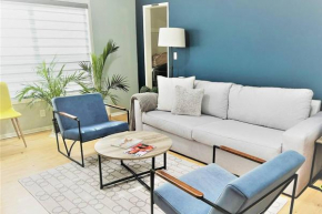 Luxury-modern-2bd/2ba-steps to the BEACH-Fireplace